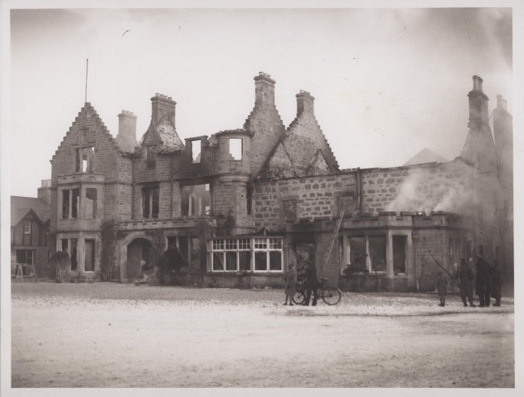 Sutherland Arms Hotel after fire 1941