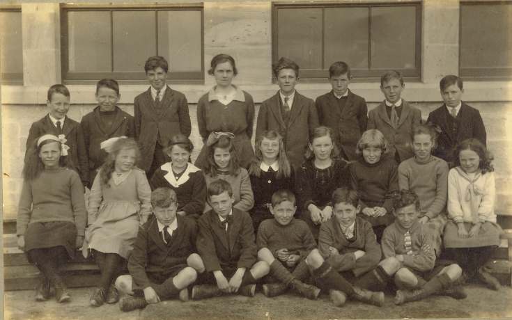 Dornoch Academy class photograph, ~1920