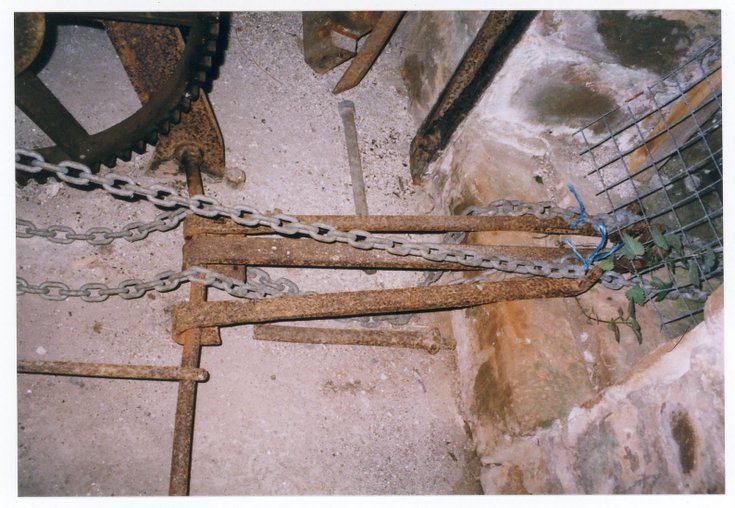 The Mound sluice system chain link to raising mechanism
