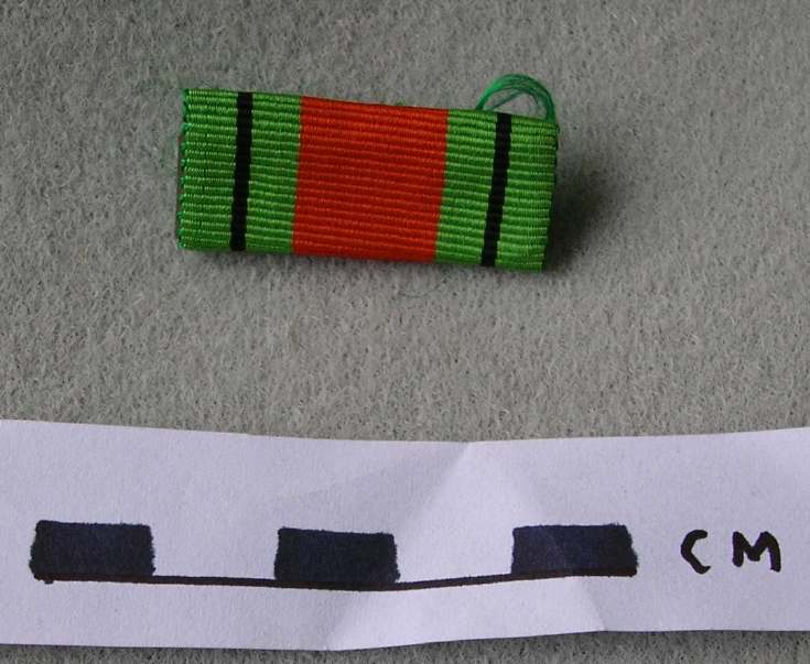 WW2 Defence Medal ribbon and box