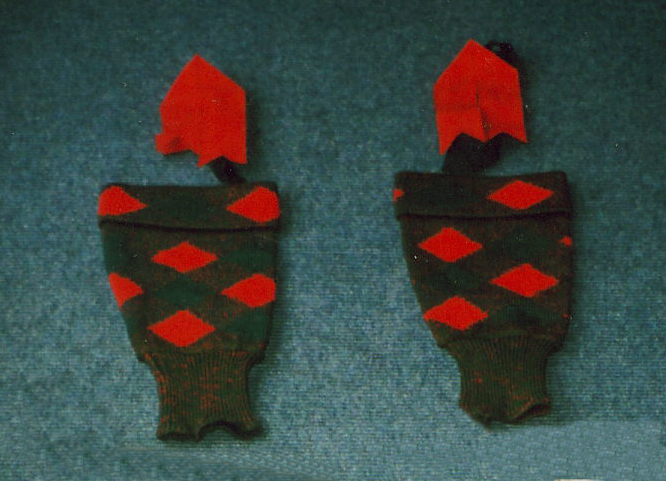 SHRV red and green diced knitted hose