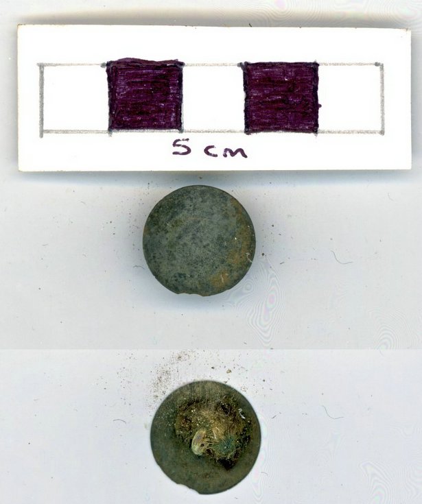 Objects discovered on Pitgrudy Farm - white metal button