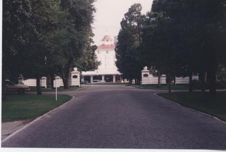 Pinehurst Inn purchase and operated by Donald Ross 1921-48