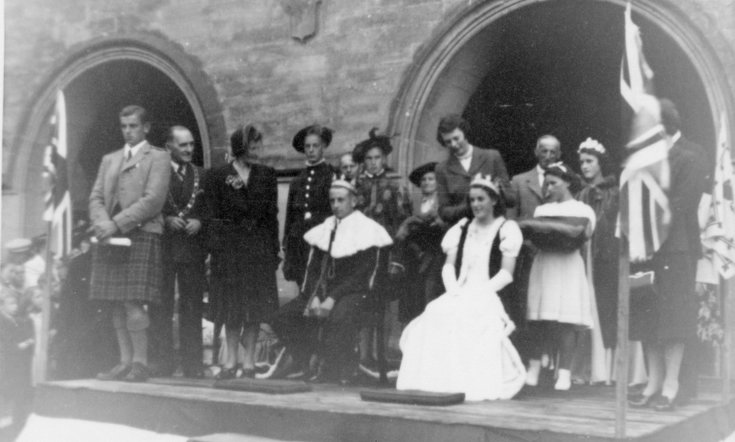 Coronation pageant queen and consort 1953
