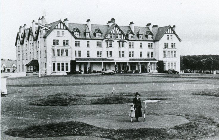 Pitch and putt a the Station Hotel