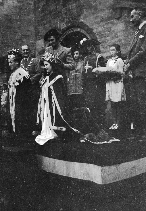 1937 Coronation Pageant crowning of King and Queen