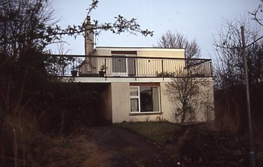 Modern property on lane to Gilchrist Square