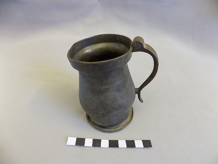 Pewter half pint tankard