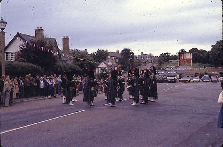 Pipe band in Dornoch Square