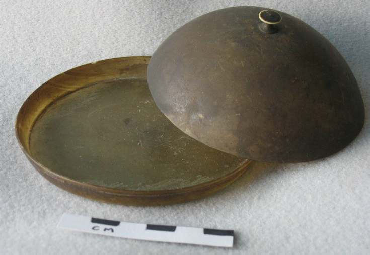 Watchmaker's oil dish with lid