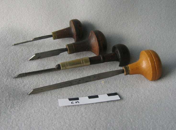Watchmaker's engraving tool