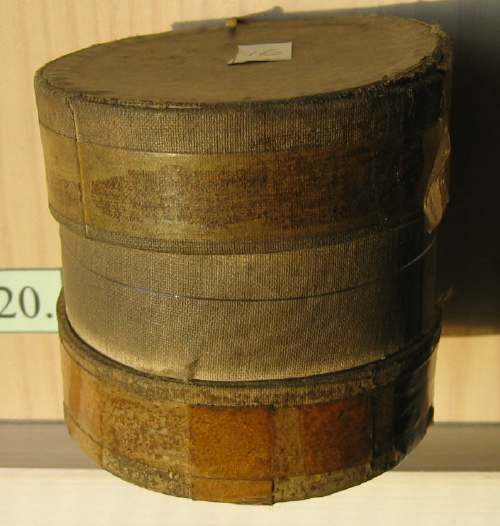 Watchmaker's drum of sawdust