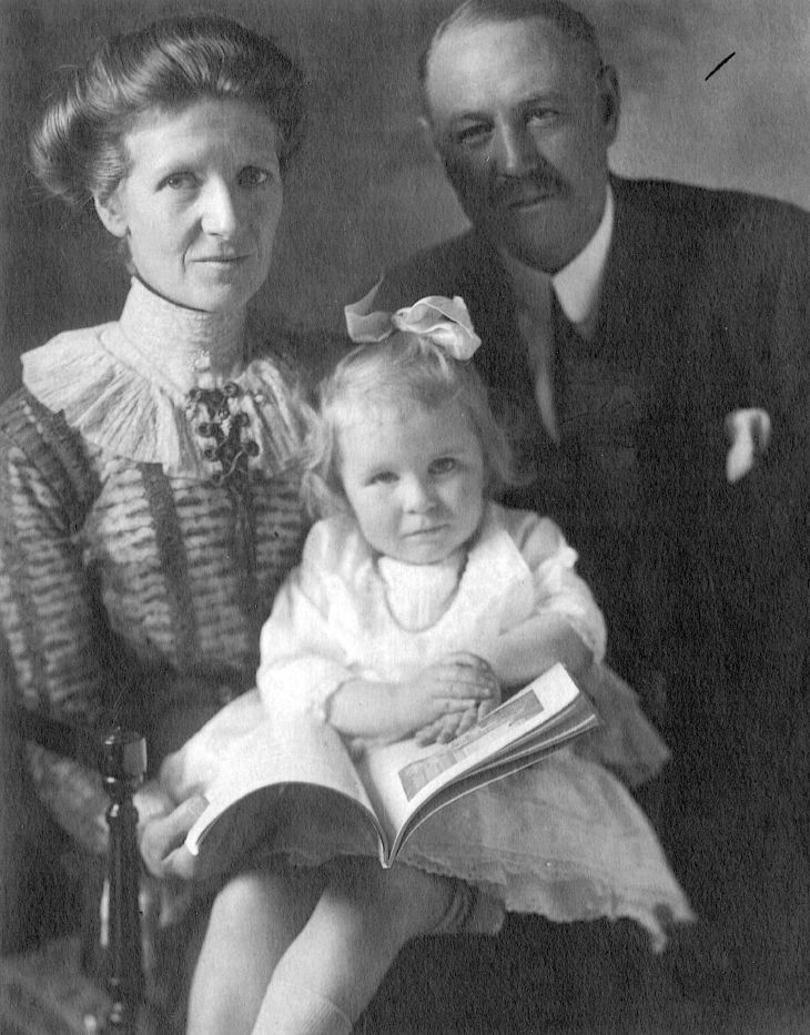Donald Ross photos - Janet, Lillian and Donald Ross