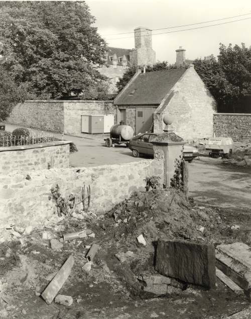 Excavation of the old manse well 1987