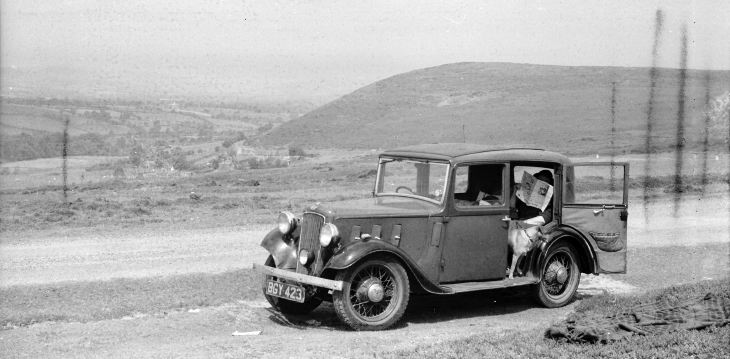 Annie & Tip in 1934 Austin
