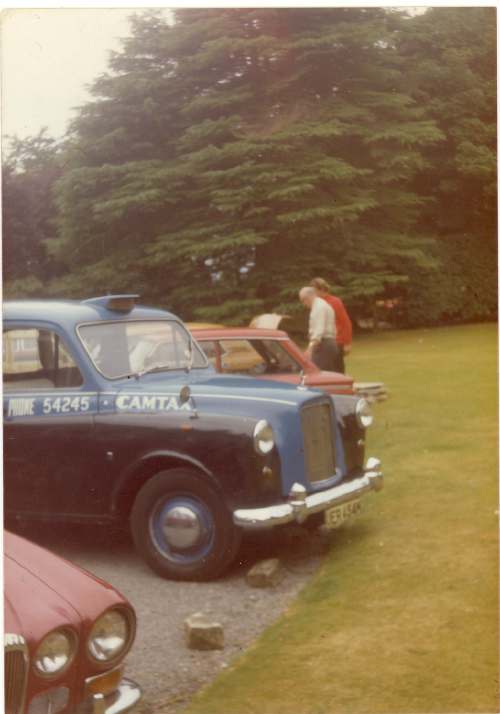 The Macleod twins taxi to Dornoch