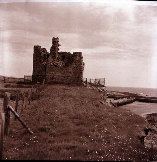 Helmsdale Castle and harbour