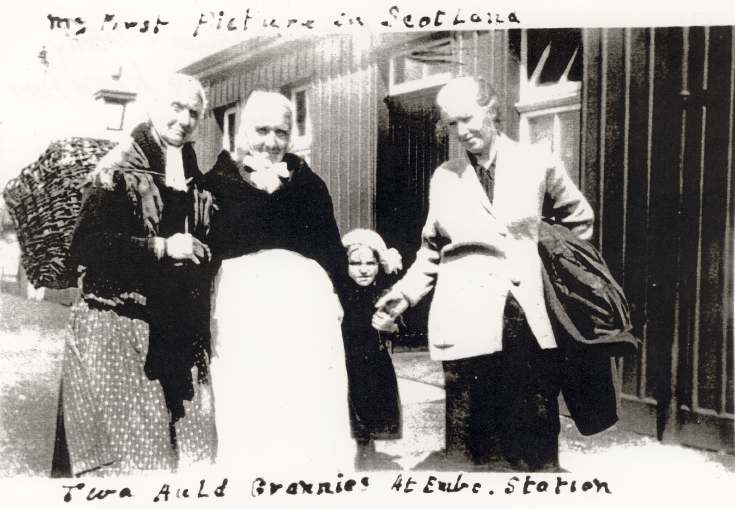 Mrs Adam Cumming, Catherine and Kate Ann Mackay and Jessie Fraser