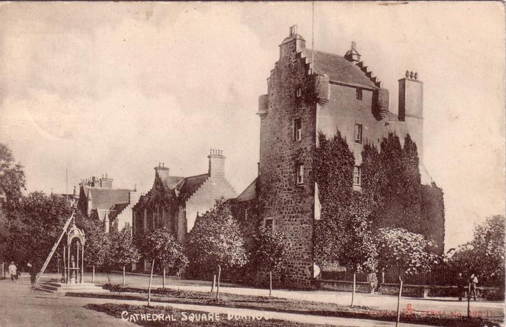 Cathedral Square, Dornoch