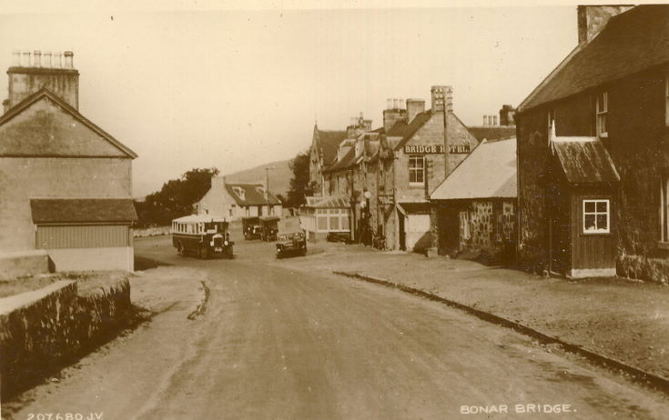 Motor coach in front of Bridge Hotel, Bonar Bridge