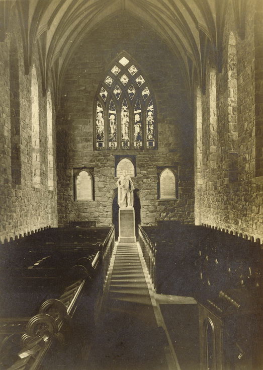 Nave and statue Duke of Sutherland, Dornoch Cathedral
