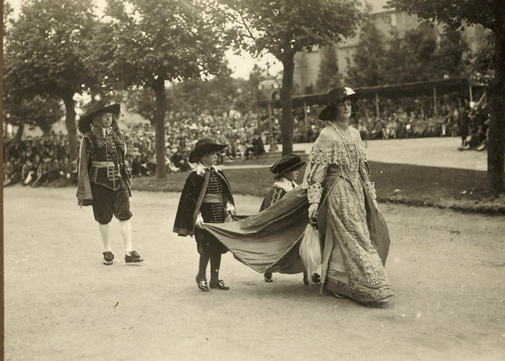 Lady with pages and attendant Dornoch Pageant 1928