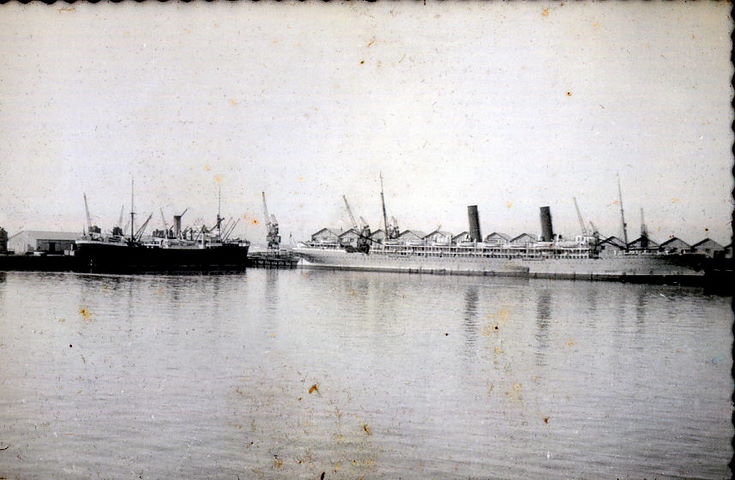 RMS Arundel Castle in Table Bay