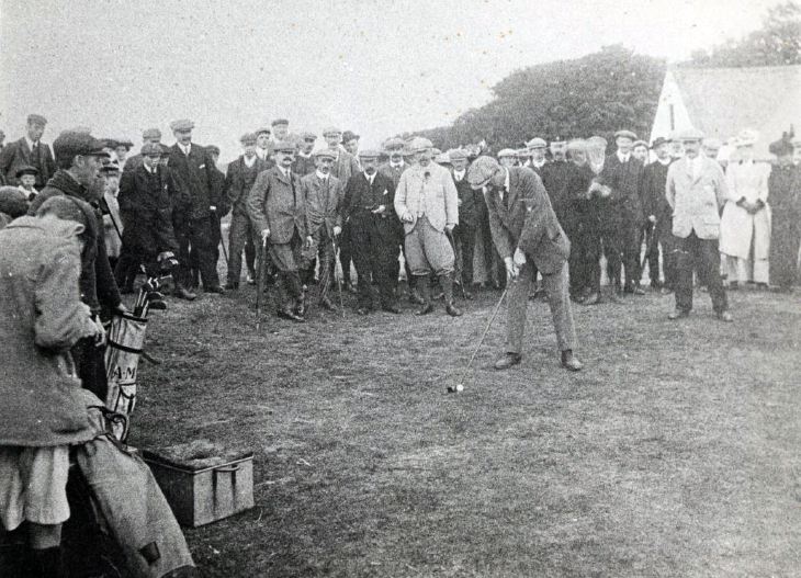 Arnaud Massey playing golf at Dornoch