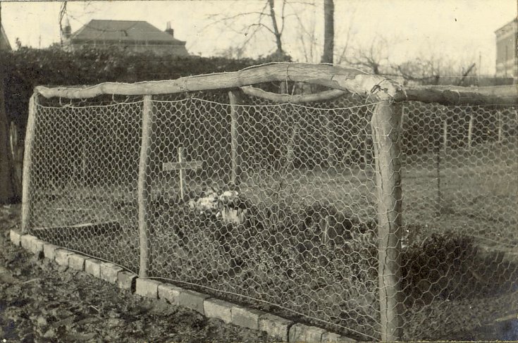 Stirling's grave. ‘Moat’ farm