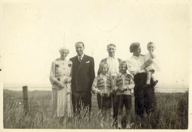 Family group photograph at Embo c 1950