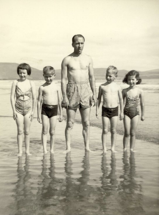 Group photograph at Embo beach c 1955