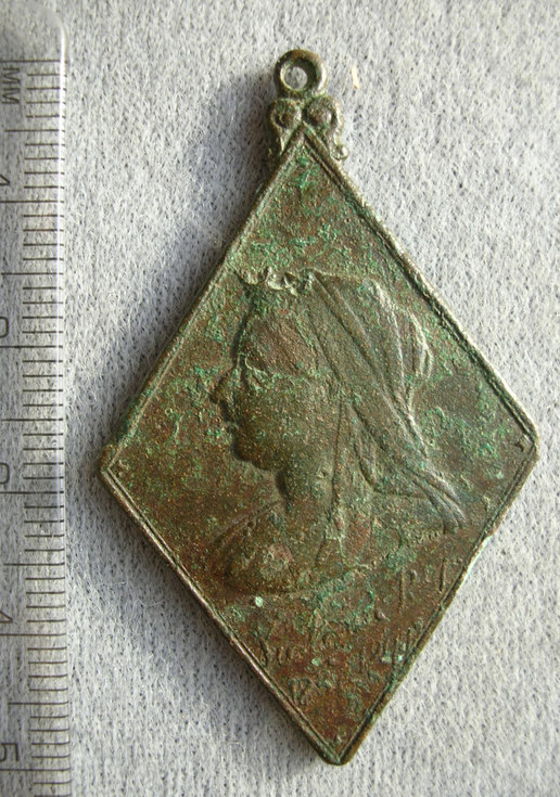 Victoria jubilee medallion found at Proncy
