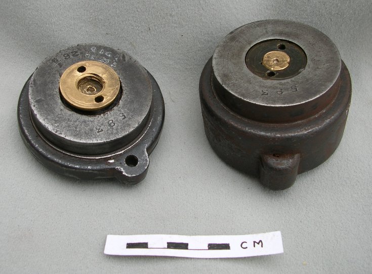 Exterior of mould for making gutta percha golf balls