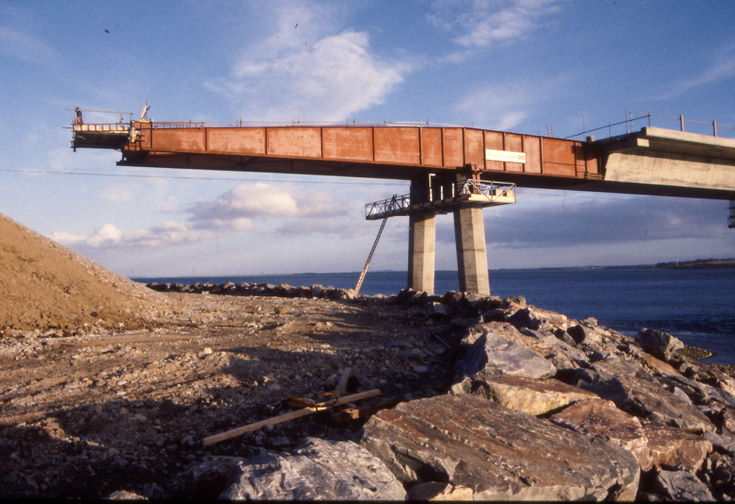 Final span reaching the north bank
